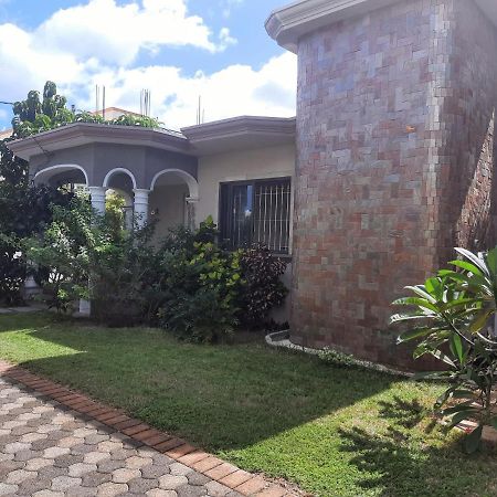 Cardamon Villa Is A 2 Bedroom With 1 Bathroom And Seperate Toilet Detached House With Ac And Swimming Pool , 5 Minutes Walk From Flic En Flac Public Beach Dış mekan fotoğraf