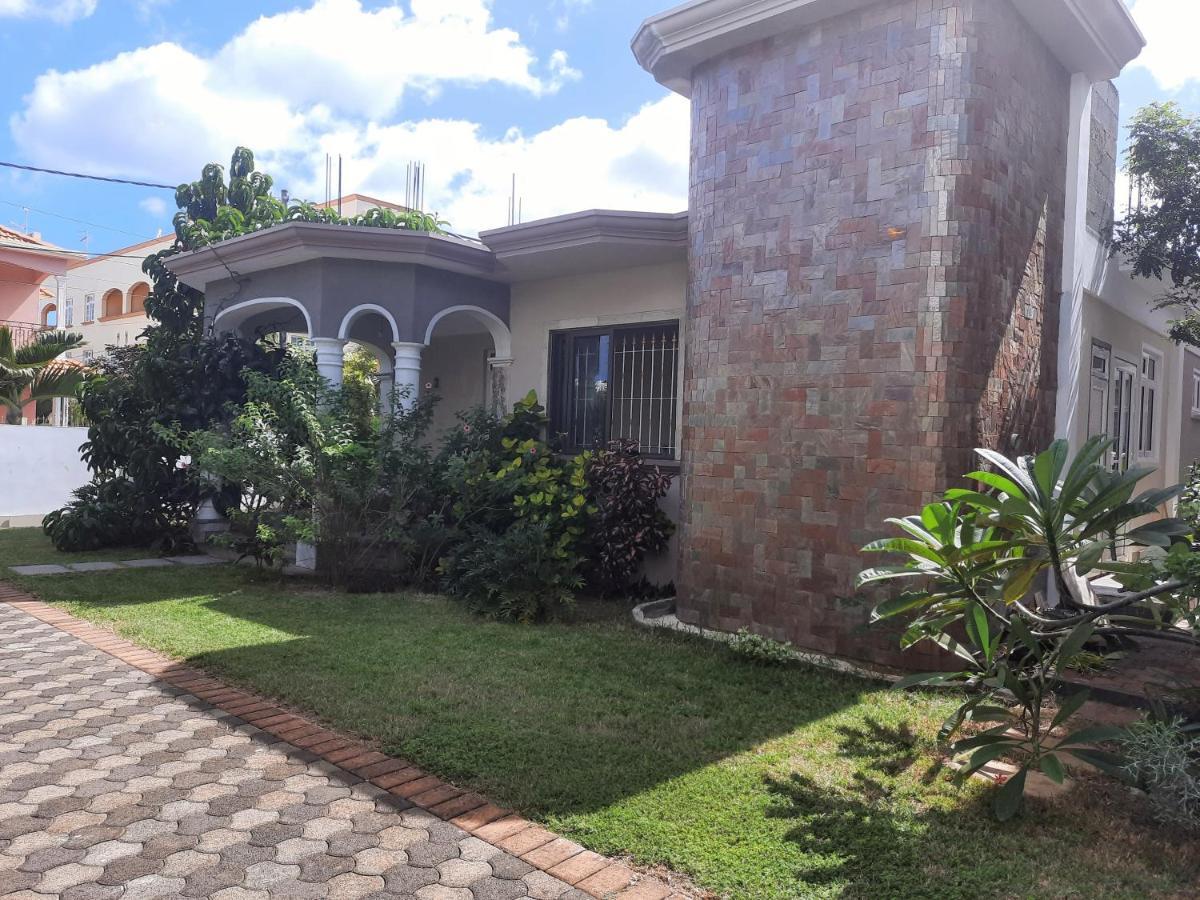 Cardamon Villa Is A 2 Bedroom With 1 Bathroom And Seperate Toilet Detached House With Ac And Swimming Pool , 5 Minutes Walk From Flic En Flac Public Beach Dış mekan fotoğraf