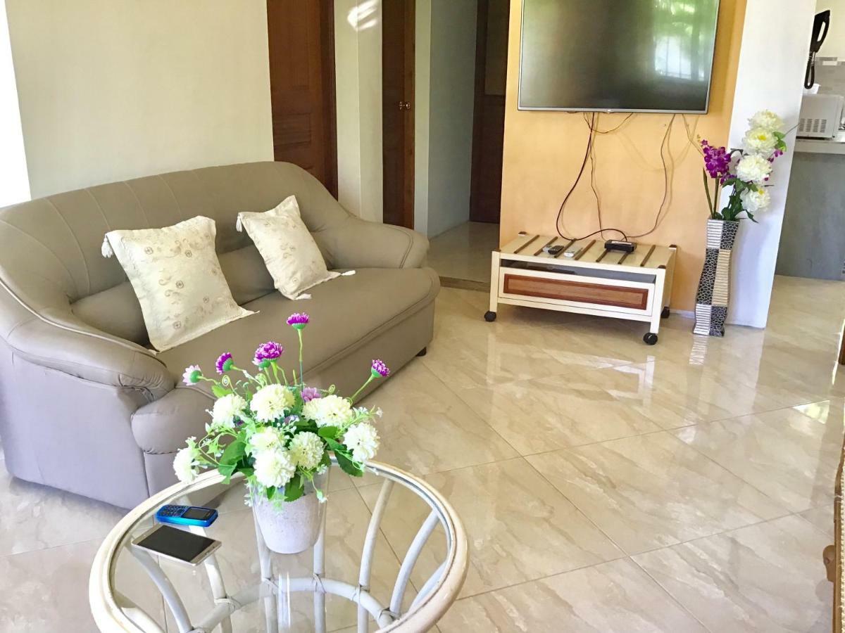 Cardamon Villa Is A 2 Bedroom With 1 Bathroom And Seperate Toilet Detached House With Ac And Swimming Pool , 5 Minutes Walk From Flic En Flac Public Beach Dış mekan fotoğraf