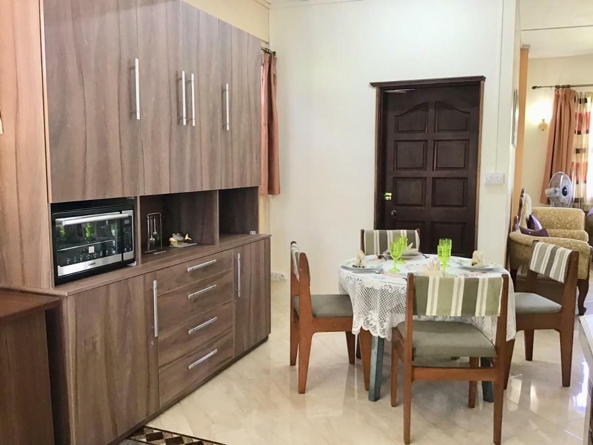 Cardamon Villa Is A 2 Bedroom With 1 Bathroom And Seperate Toilet Detached House With Ac And Swimming Pool , 5 Minutes Walk From Flic En Flac Public Beach Dış mekan fotoğraf