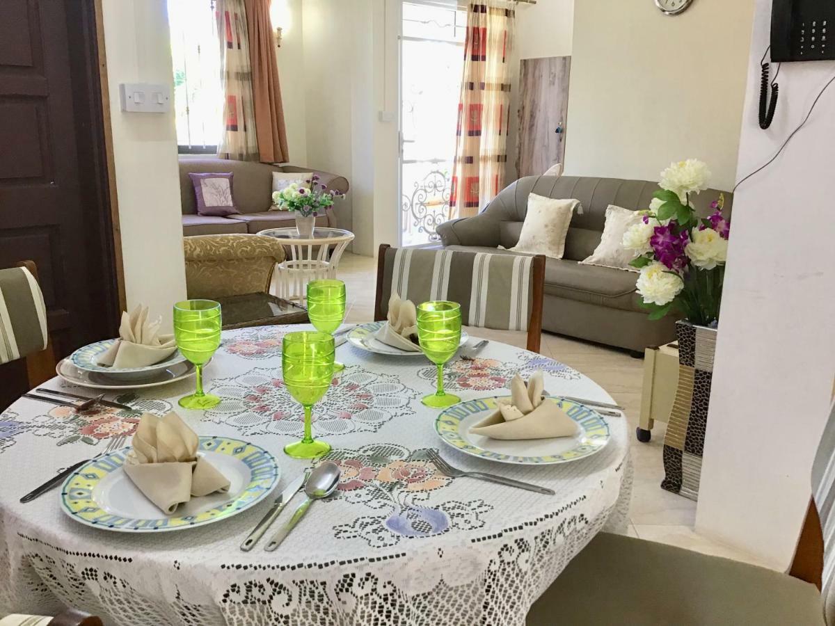 Cardamon Villa Is A 2 Bedroom With 1 Bathroom And Seperate Toilet Detached House With Ac And Swimming Pool , 5 Minutes Walk From Flic En Flac Public Beach Dış mekan fotoğraf