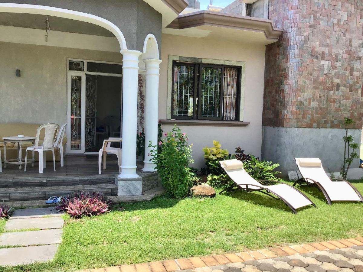 Cardamon Villa Is A 2 Bedroom With 1 Bathroom And Seperate Toilet Detached House With Ac And Swimming Pool , 5 Minutes Walk From Flic En Flac Public Beach Dış mekan fotoğraf