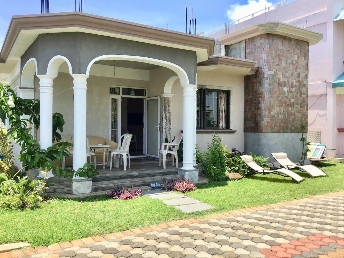 Cardamon Villa Is A 2 Bedroom With 1 Bathroom And Seperate Toilet Detached House With Ac And Swimming Pool , 5 Minutes Walk From Flic En Flac Public Beach Dış mekan fotoğraf
