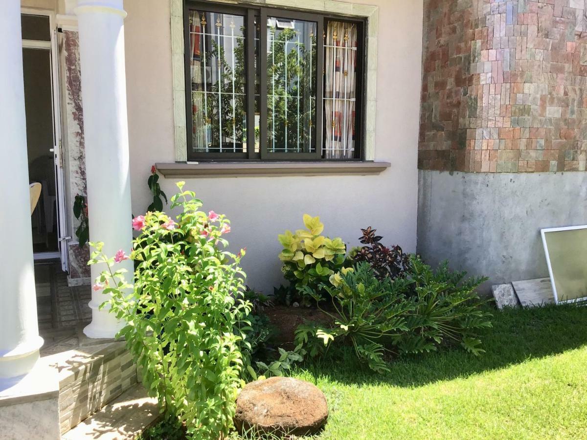 Cardamon Villa Is A 2 Bedroom With 1 Bathroom And Seperate Toilet Detached House With Ac And Swimming Pool , 5 Minutes Walk From Flic En Flac Public Beach Dış mekan fotoğraf