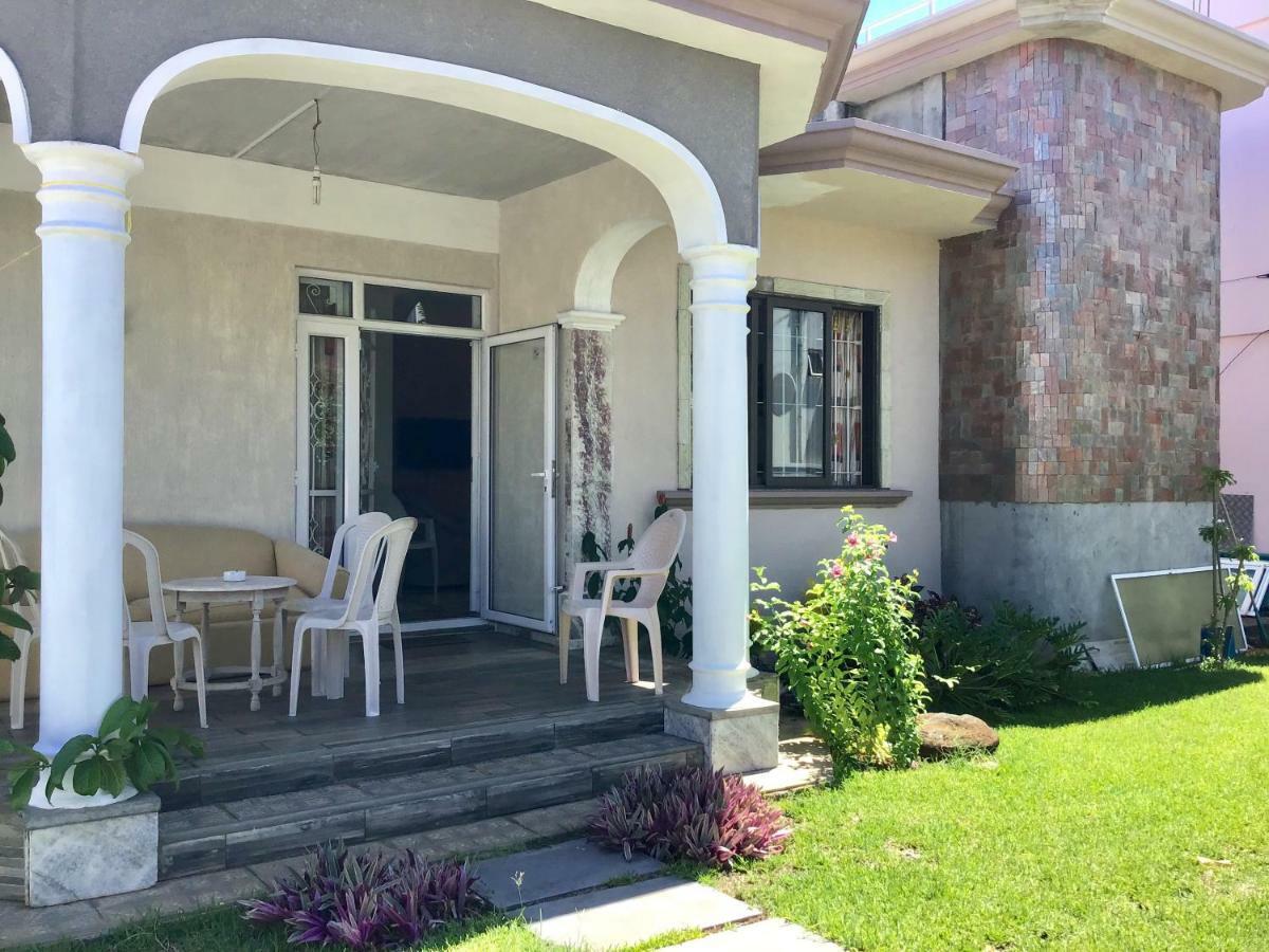 Cardamon Villa Is A 2 Bedroom With 1 Bathroom And Seperate Toilet Detached House With Ac And Swimming Pool , 5 Minutes Walk From Flic En Flac Public Beach Dış mekan fotoğraf