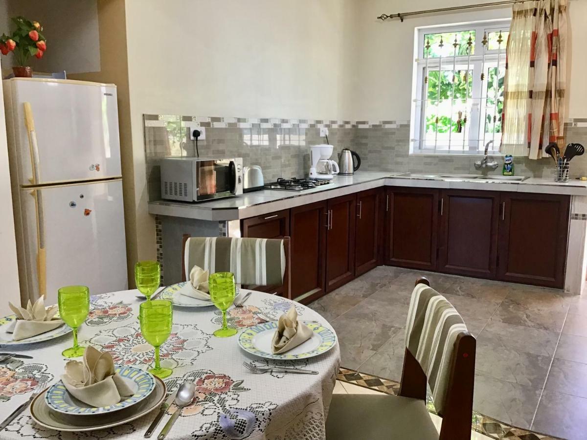 Cardamon Villa Is A 2 Bedroom With 1 Bathroom And Seperate Toilet Detached House With Ac And Swimming Pool , 5 Minutes Walk From Flic En Flac Public Beach Dış mekan fotoğraf